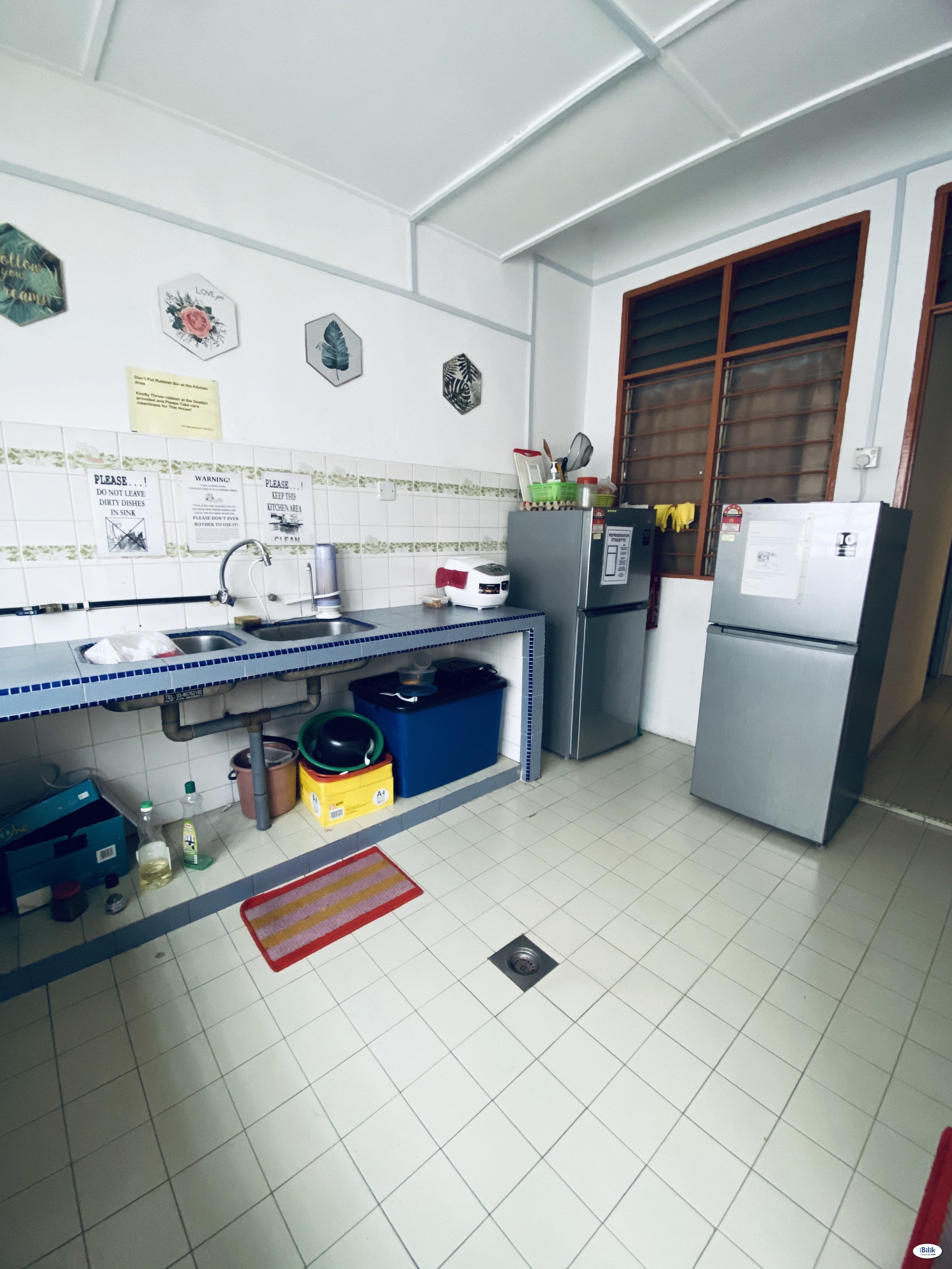 Middle Room at Damansara Jaya, Petaling Jaya - Image 2