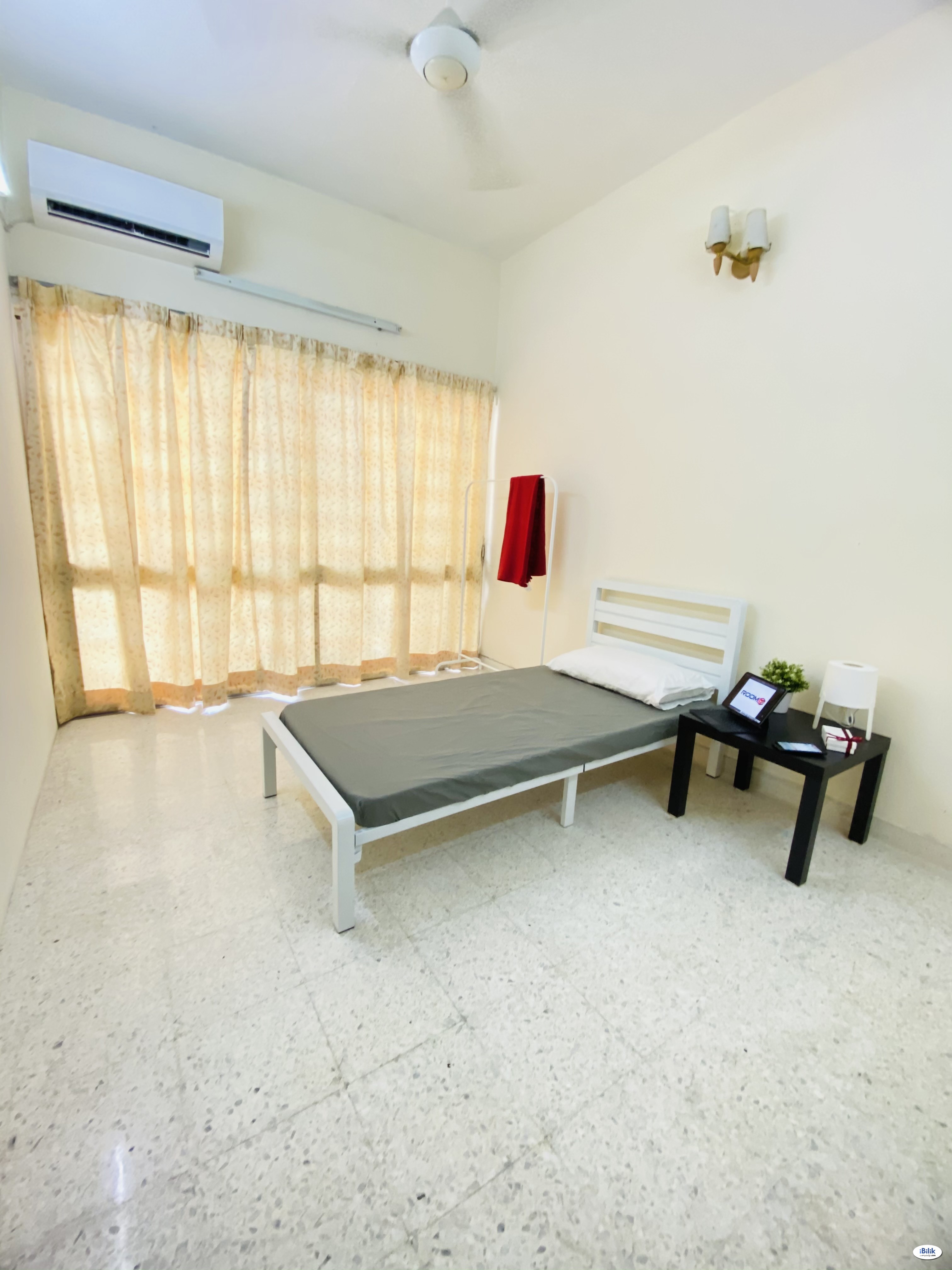 Middle Room at Subang Jaya, Selangor - Image 1