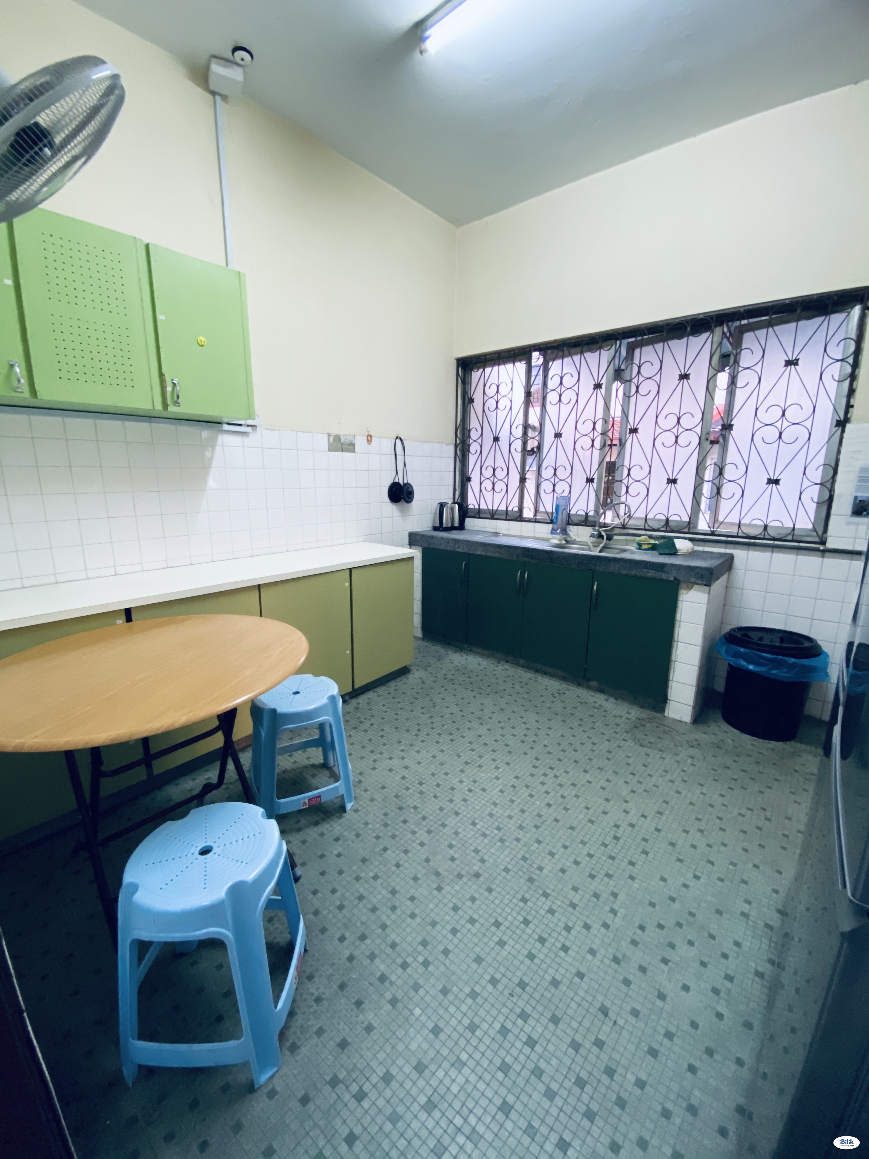 Middle Room at Subang Jaya, Selangor - Image 2