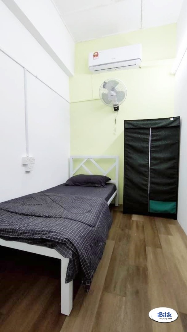 For Rent ONE Month Deposit. Middle Room at SS2- Petaling Jaya . - Image 1