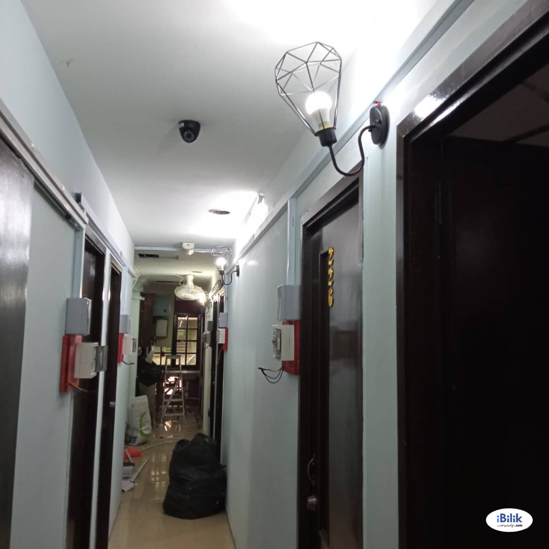 💚 FEMALE UNIT 💚 NEWLY RENOVATED & FURNISNED 💚 NEAR TO LRT STATION 💚 BANDAR PUCHONG JAYA - Image 2