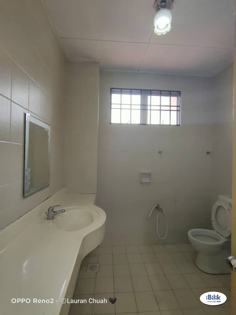 Master Room at Seri Utama, Sepah Puteri, Kota Damansara - Image 3