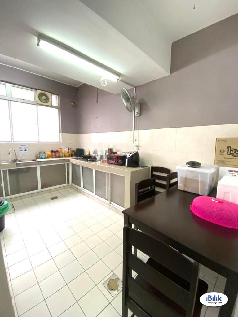Master Room at Seri Utama, Sepah Puteri, Kota Damansara - Image 4