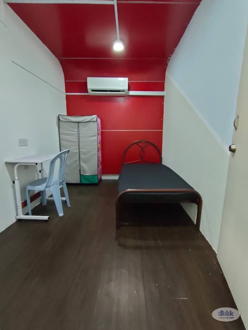 Free 1 Month Rental ! Can be Walking distance to LRT Kelana Jaya Room For Rent in Taman Mayang - Image 1