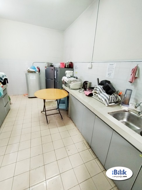 comfortable Middle Room Zero Deposit Weekly Cleaning @ BU3! - Image 2