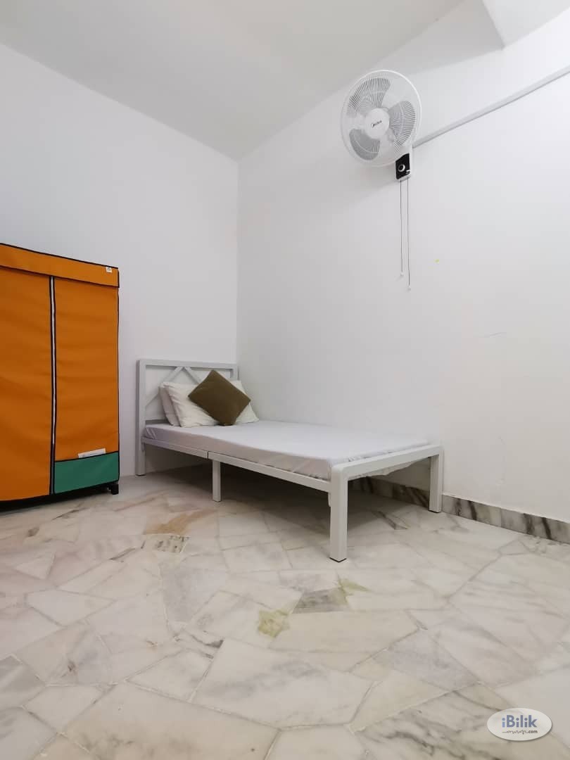 FREE 1 Month Rental! Room in Section 14, Petaling Jaya with High Speed WIFI - Image 1
