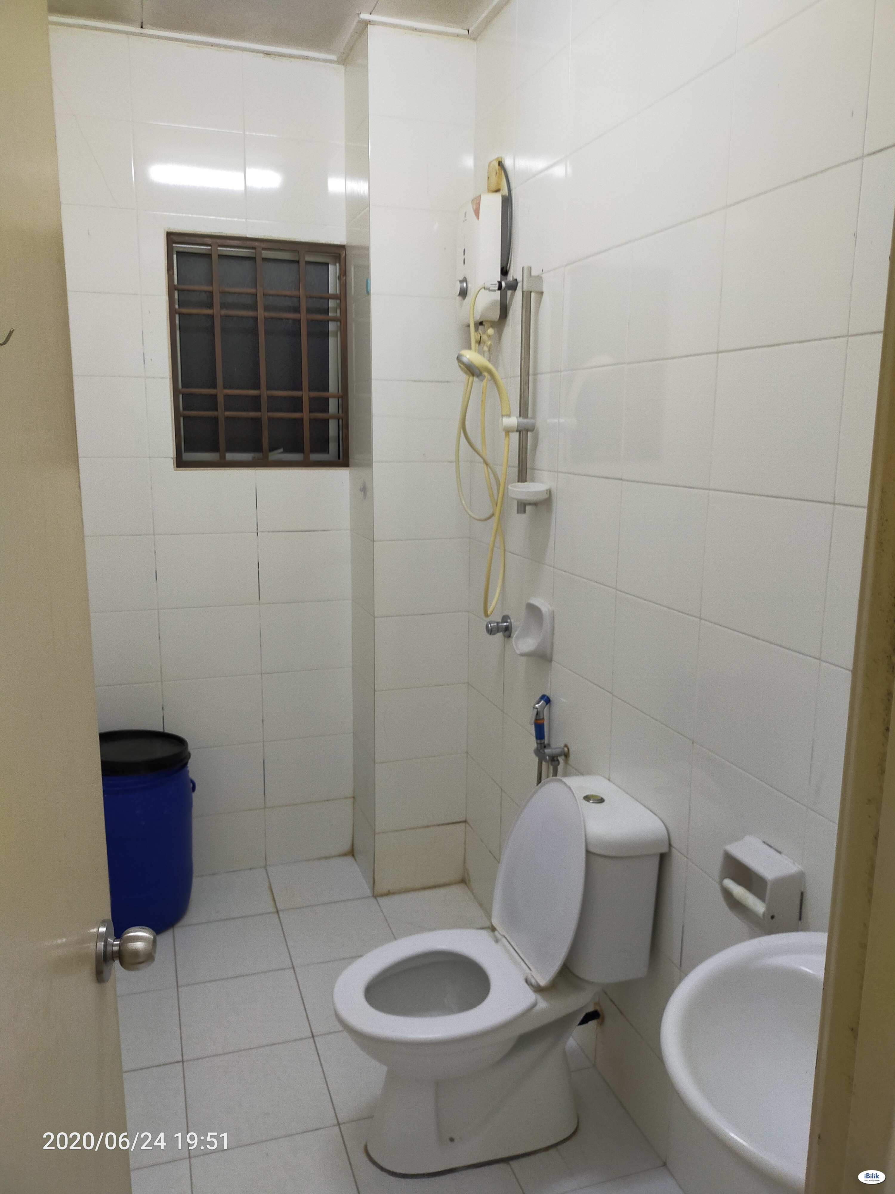 Master Room attached with Private Bathroom 💥 FREE Utilities Bill  [ Lake Vista, Taman Tasik Prima] - Image 1