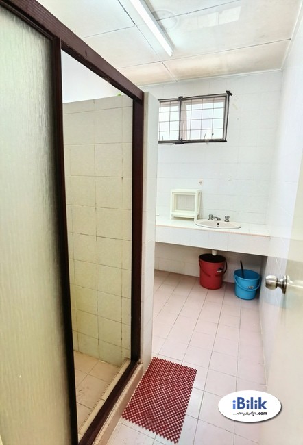 master room for rent- jalan bu 4/11- bu4- bandar utama - Image 2