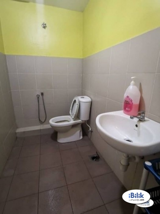 ( ZERO % DEPOSIT ! ) Middle Room at SS15- Subang Jaya Walk to SS15 LRT Station - Image 3