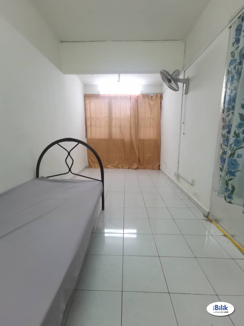 comfy medium room for rent, jalan ss20/10, damansara kim, pj - Image 1