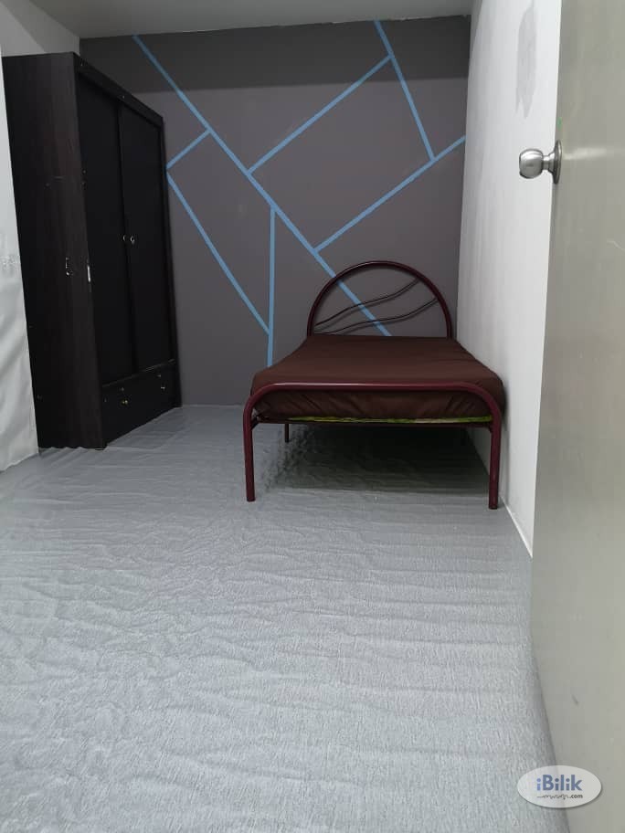 Comfy Room in Taman Mayang, Kelana Jaya with High Speed WIFI Near LRT Station - Image 1