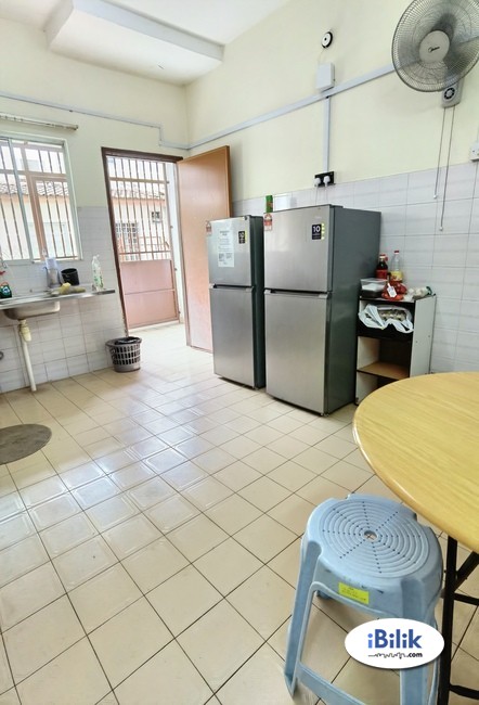 comfortable Middle Room Zero Deposit Weekly Cleaning @ BU3 - Image 2