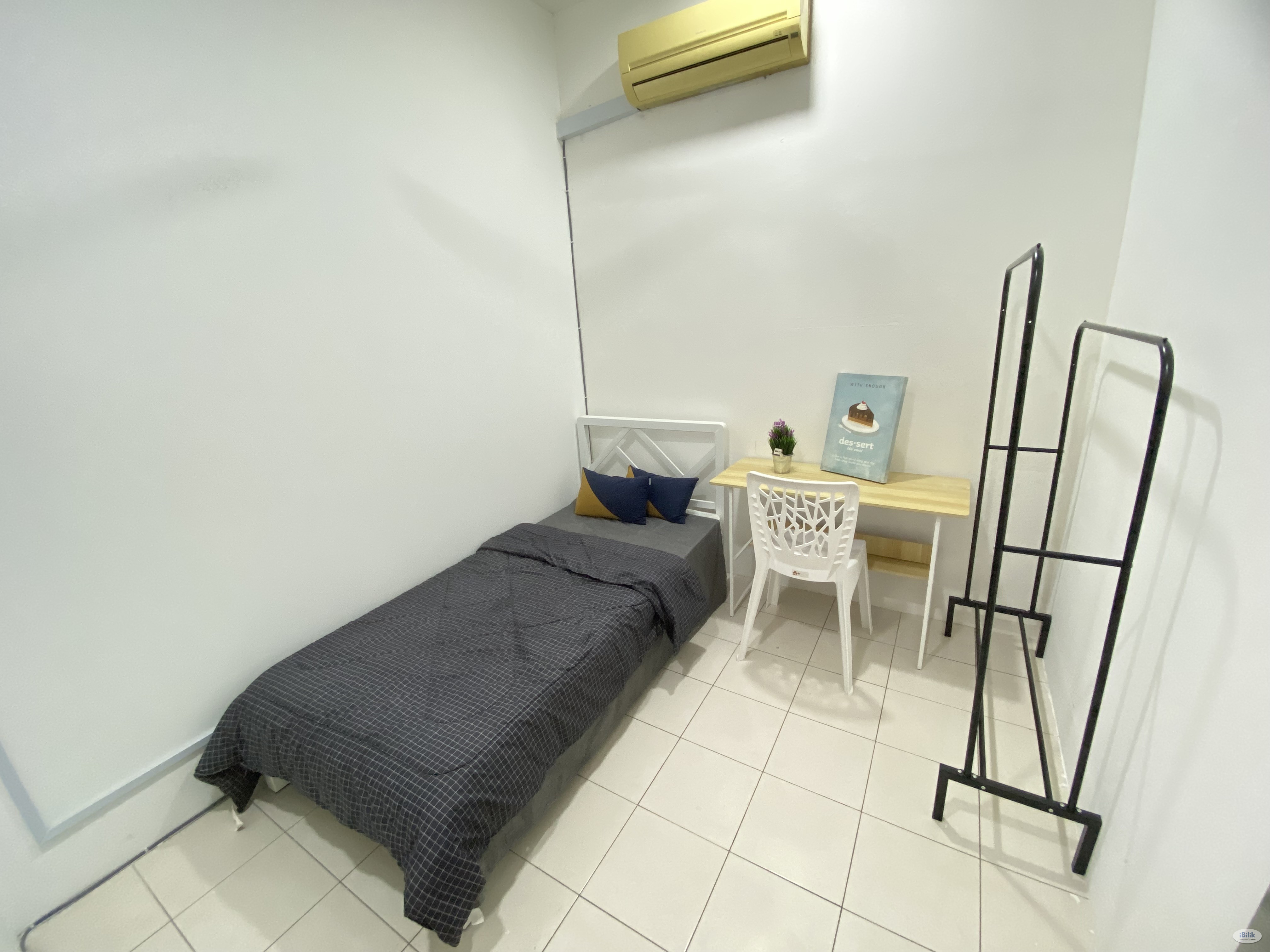 Urgent Move In~ Medium Room for rent Setia Alam! FREE Deposit Promotion! - Image 1