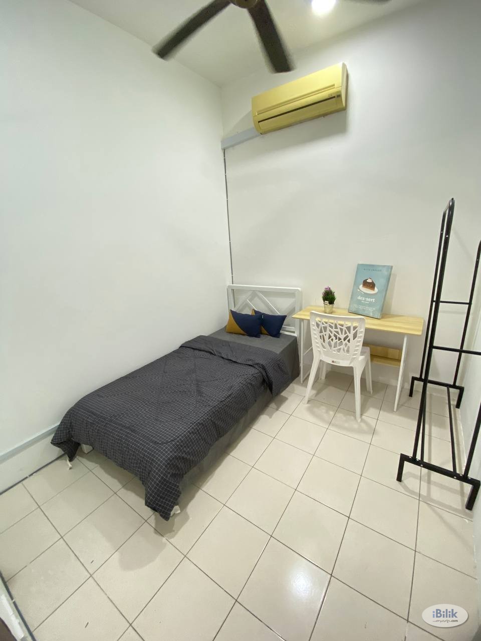 Available now Urgent Move In~ Medium Room for rent Setia Alam with Zero Deposit/One Month Deposit - Image 1