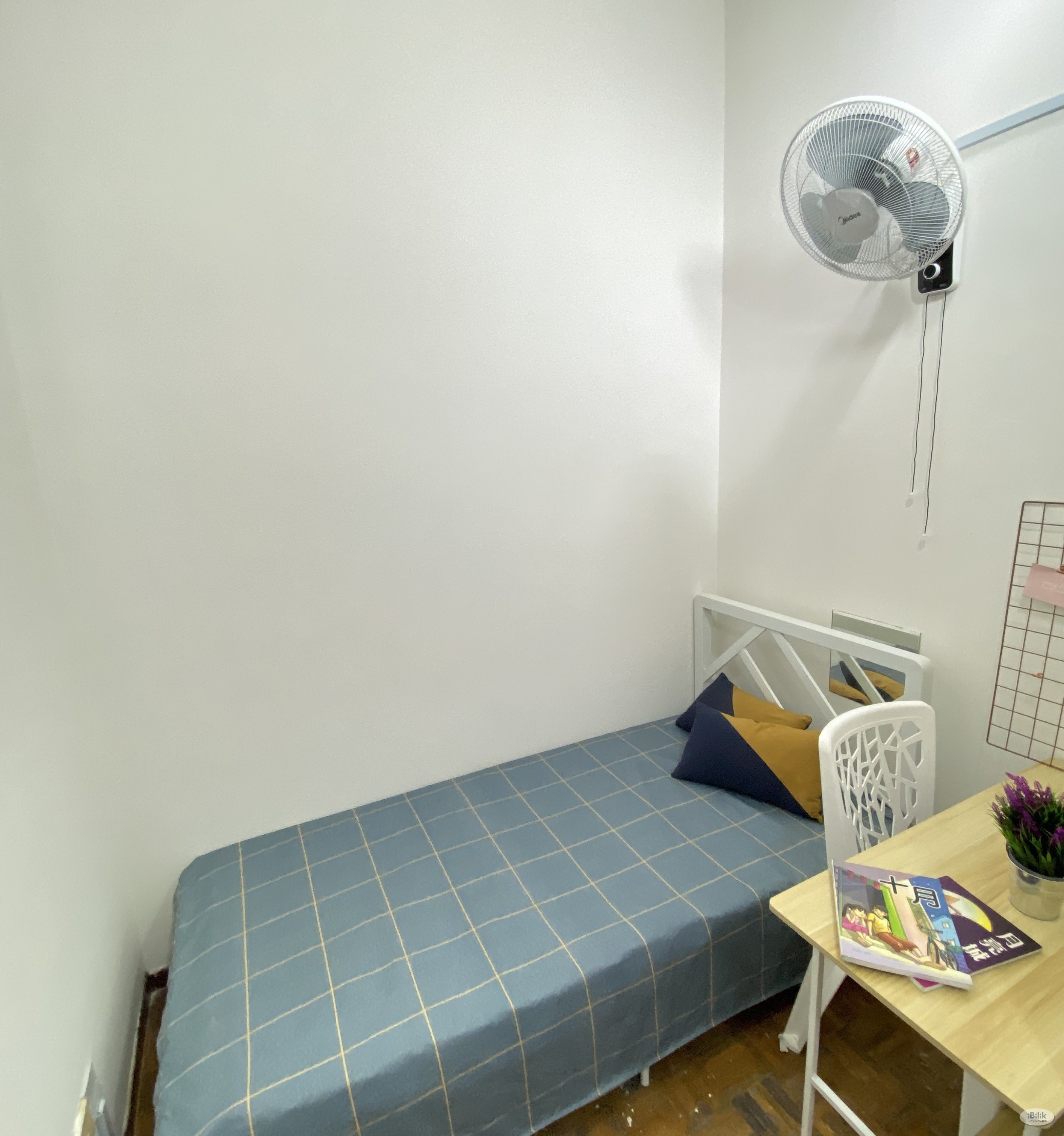 Urgent Move In~ Medium Room for rent Setia Alam with High Speed WIFI - Image 1
