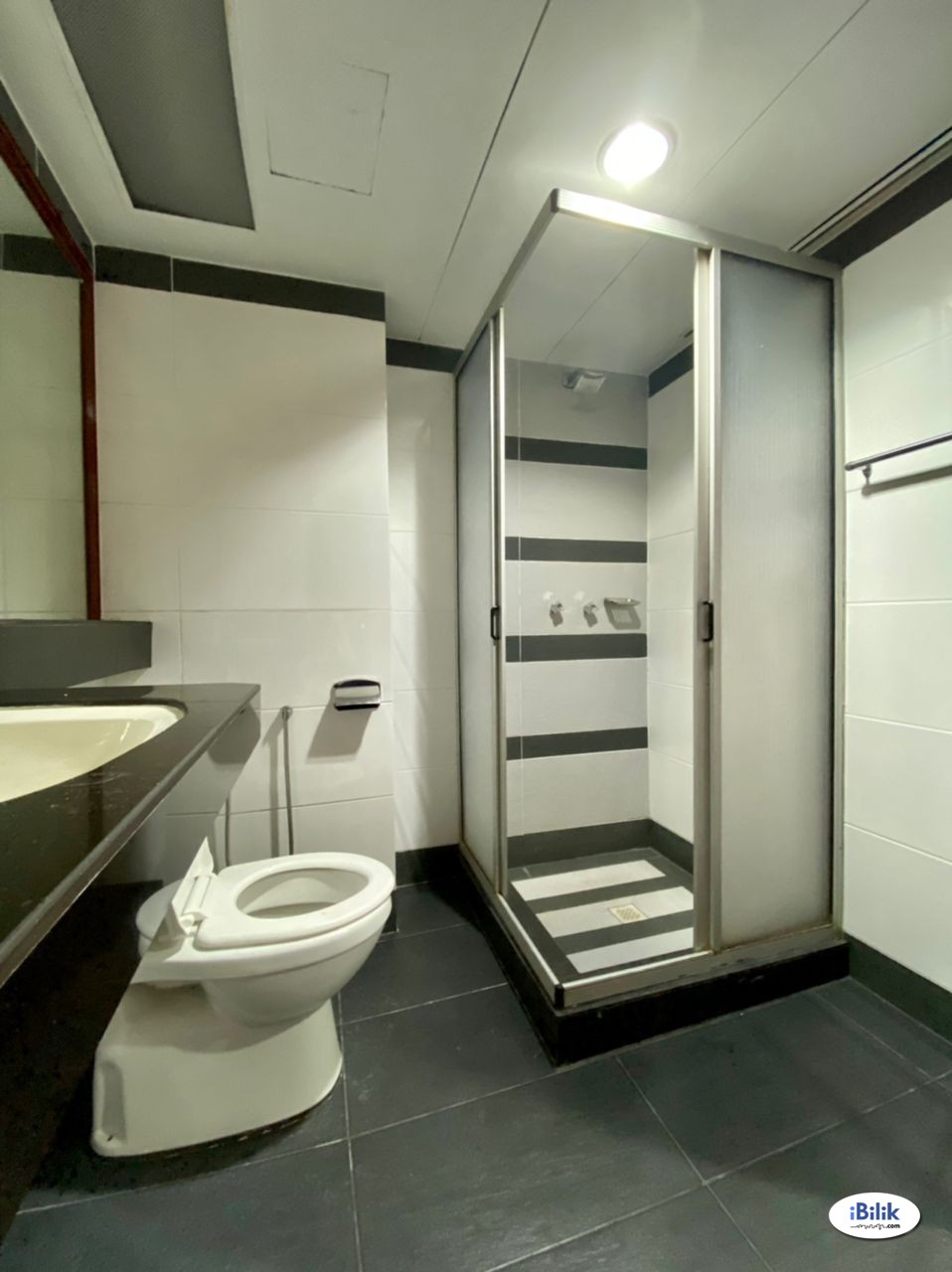 🌈 Super Spacious Master Room at Chow Kit - ( Quill City Mall , Menara TA One , Menara Prestige ) - Image 3