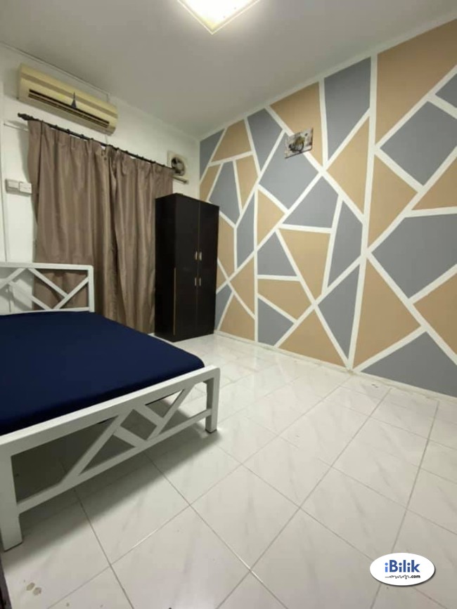 For Rent 1 Month Deposit !~ Middle Room at SS7, Kelana Jaya Near Paradigm Mall - Image 1