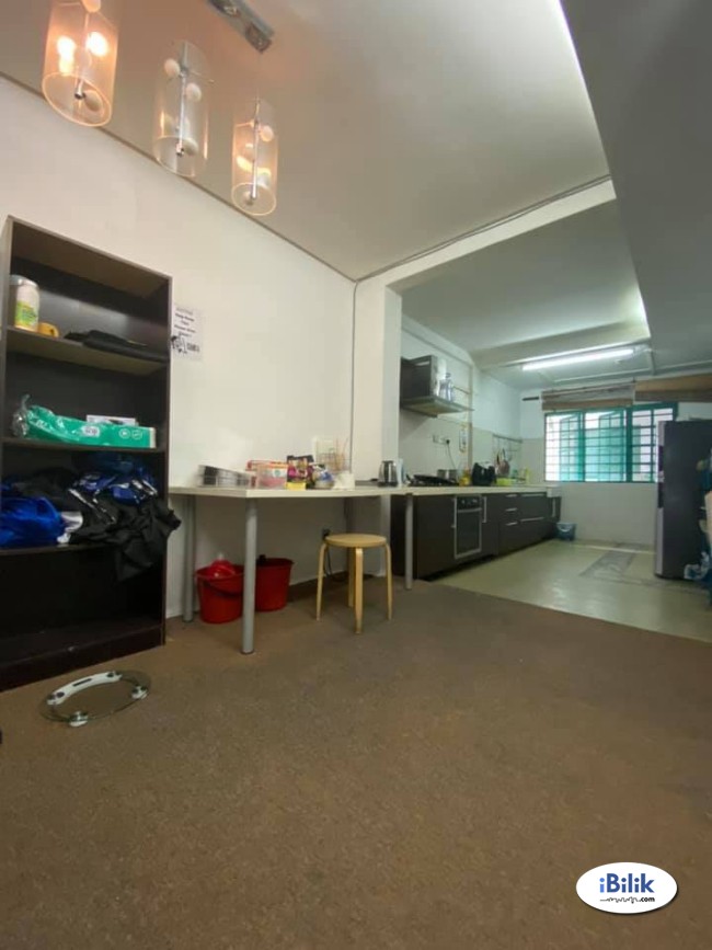 RENT 1 Month Deposit !~ Middle Room at SS7, Kelana Jaya Near Paradigm Mall - Image 2