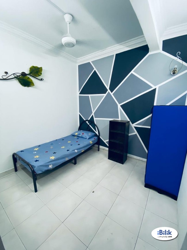 !! Short Term are Welcome !! Single Room at BU11, Bandar Utama with WIFI - Image 1