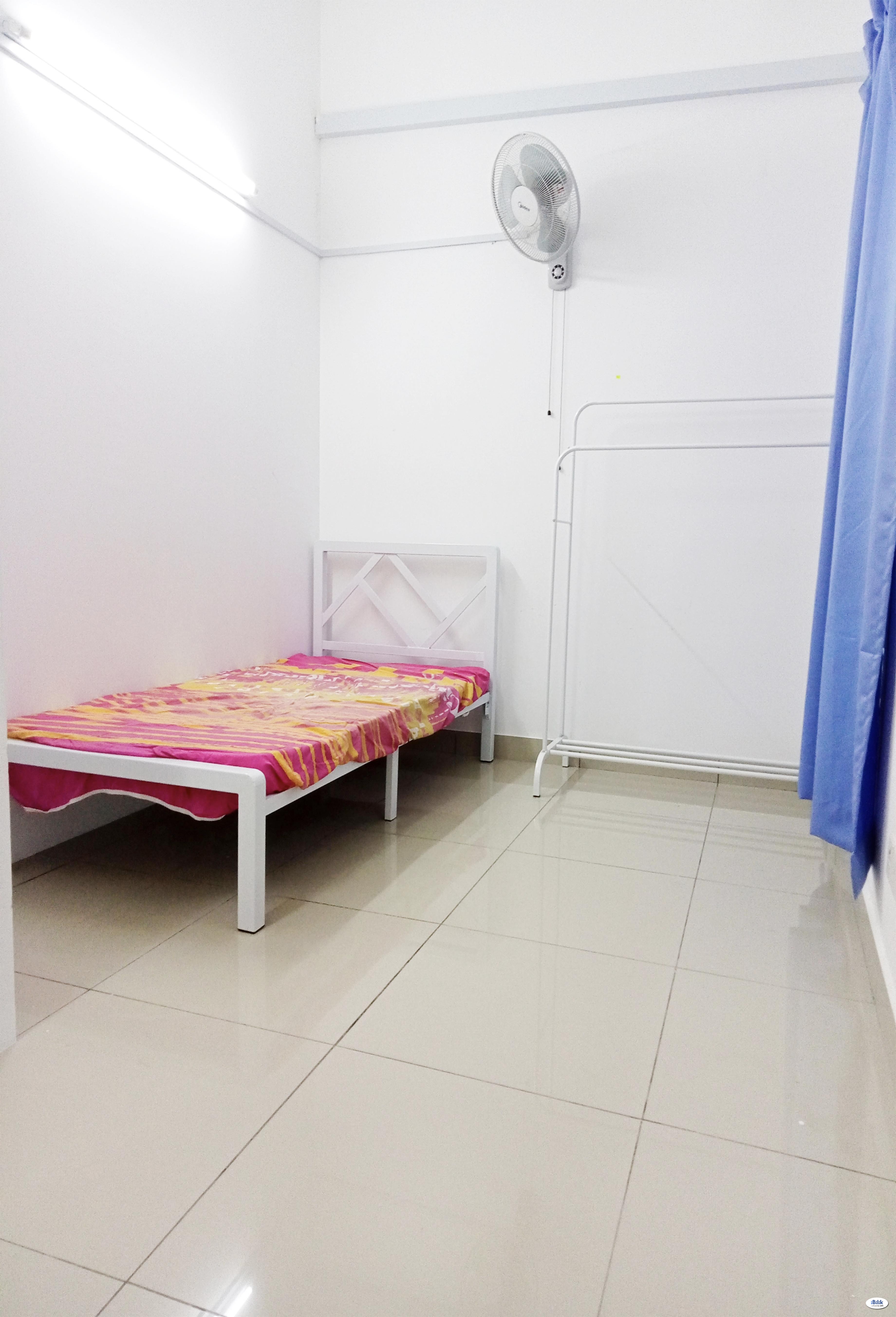 Hostel Style Shoplot Middle Room at Ara Damansara, Petaling Jaya - Image 1