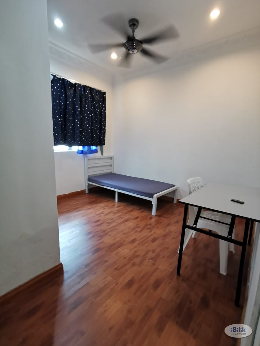 Urgent Move In~ Medium Room for rent Setia Alam Near Lotus's Setia Alam - Image 1