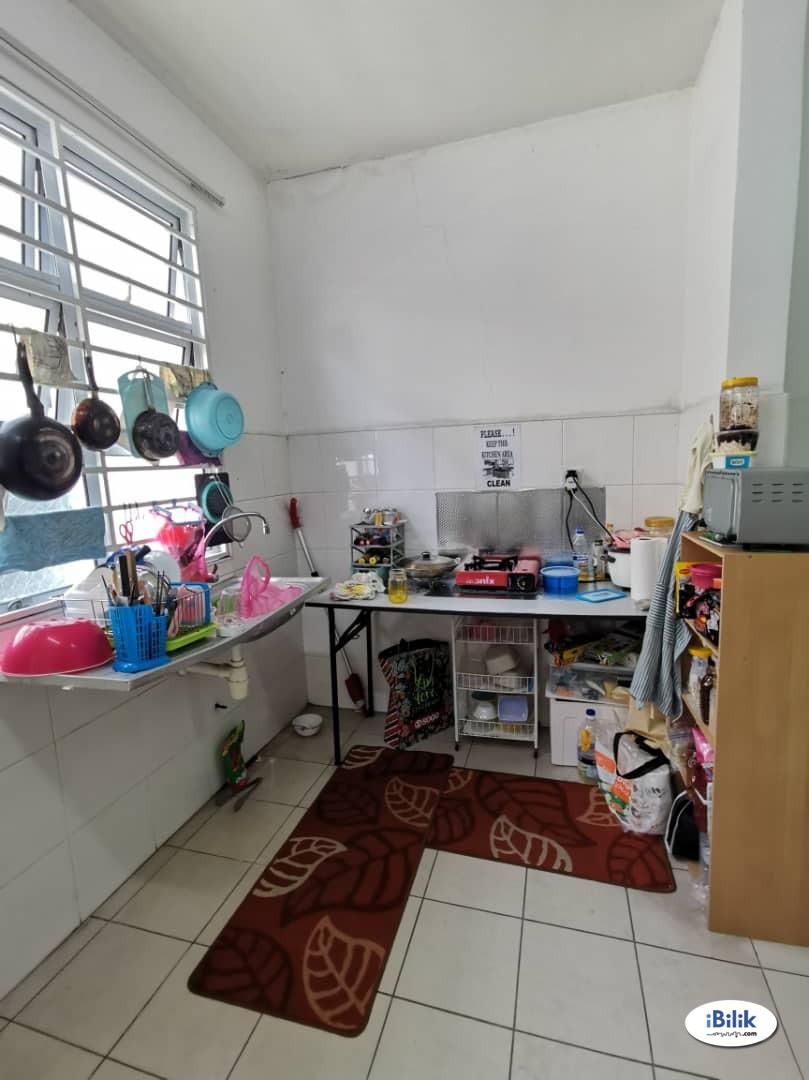 Middle Room at Kemuning Utama, Kota Kemuning - Image 2