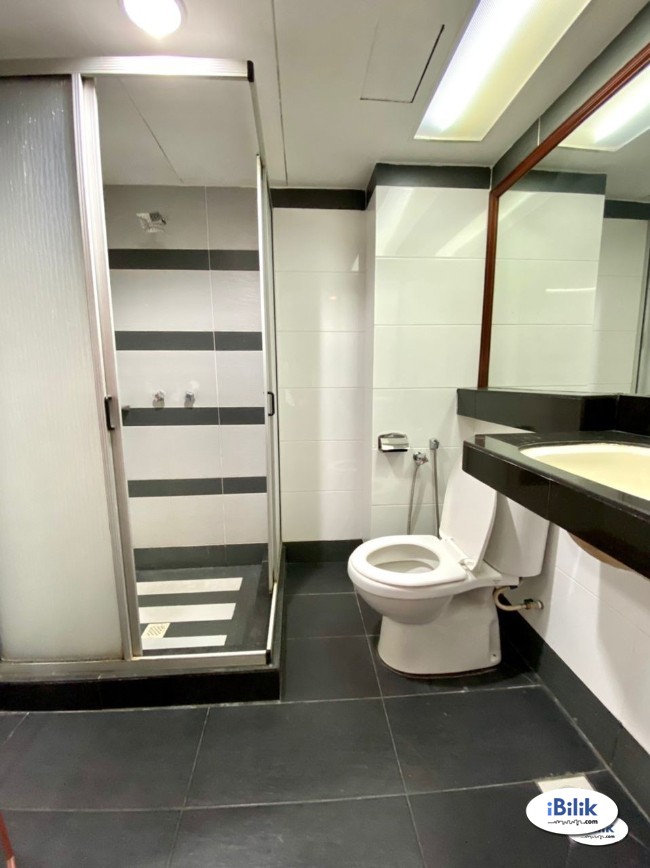 comfy Spacious Master Room at Chow Kit - ( Menara UOB - Menara Prestige - Menara TA One ) - Image 3