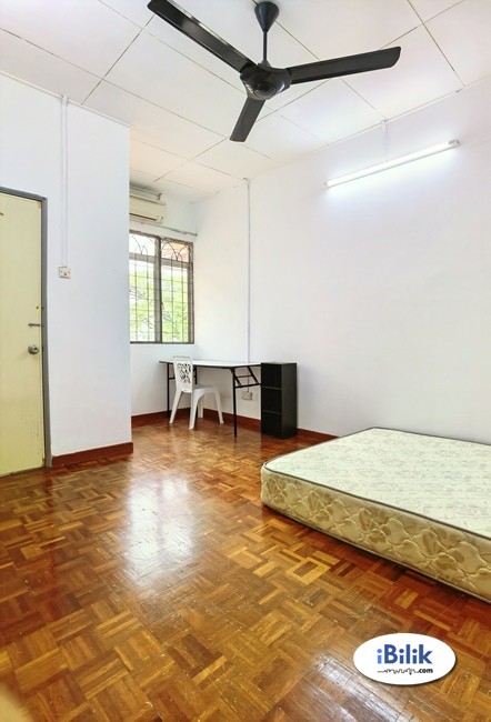 Middle Room Zero Deposit Weekly Cleaning @ BU10 - Image 1