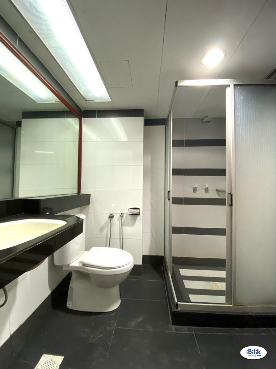 🌈 Master Room at Jalan Sultan Ismail - ( Walking Distance 2 Mins LRT Chow Kit ) 🌈 - Image 3
