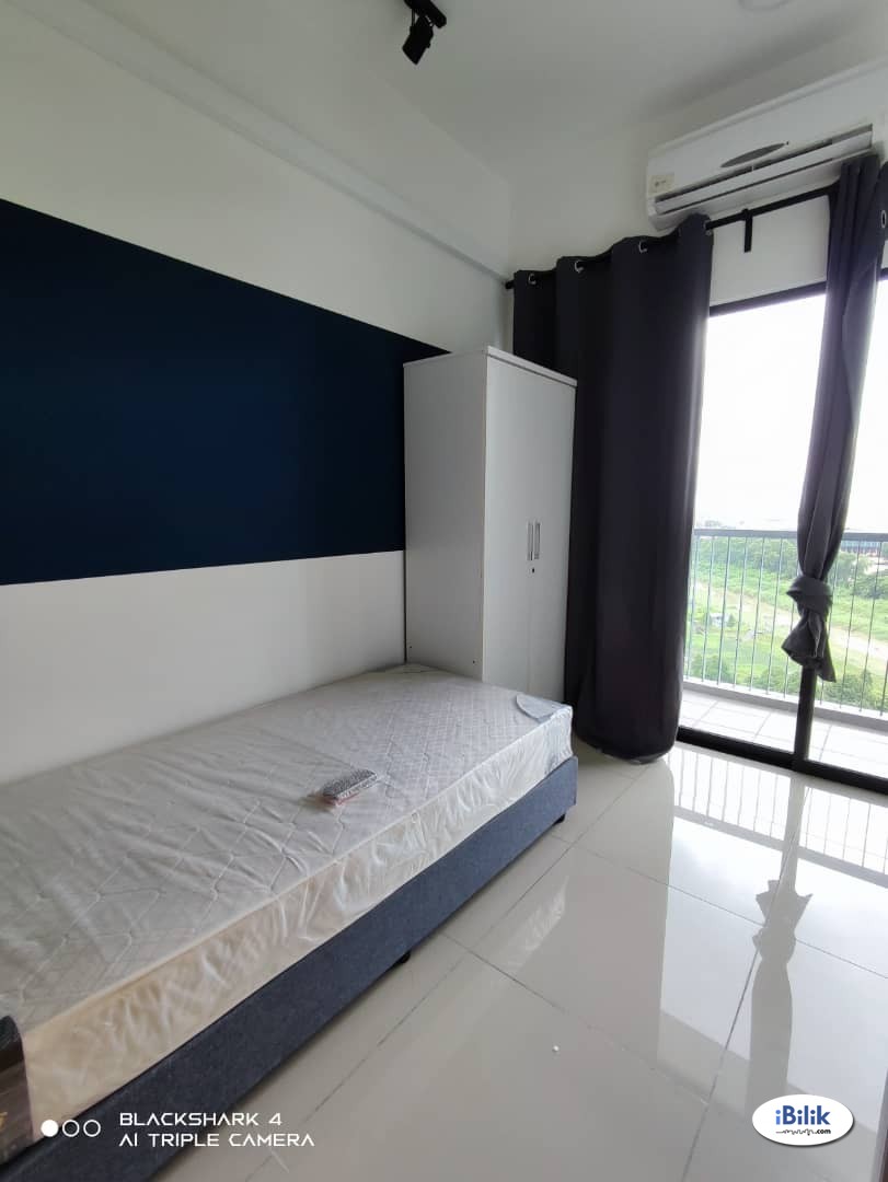 Middle Room at Shah Alam, Selangor - Image 1