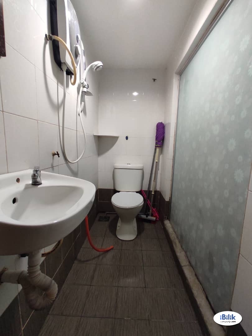 Middle Room at Kota Damansara, Petaling Jaya - Image 3