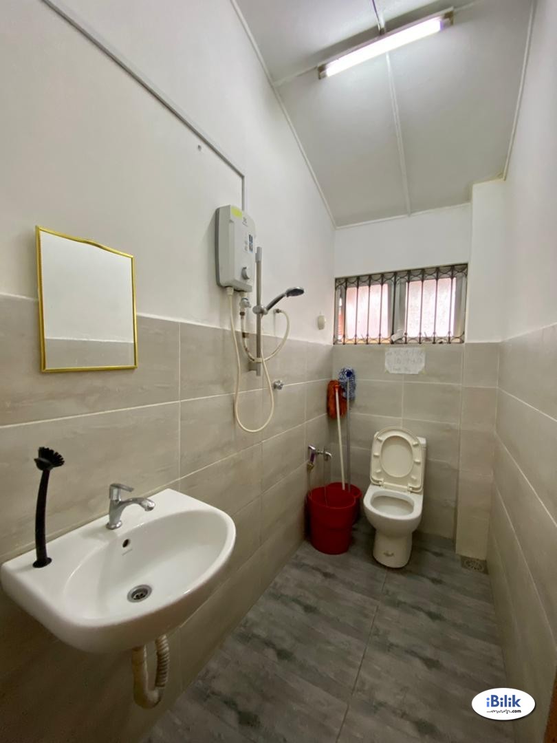 Middle Room at SS2, Petaling Jaya - Image 4
