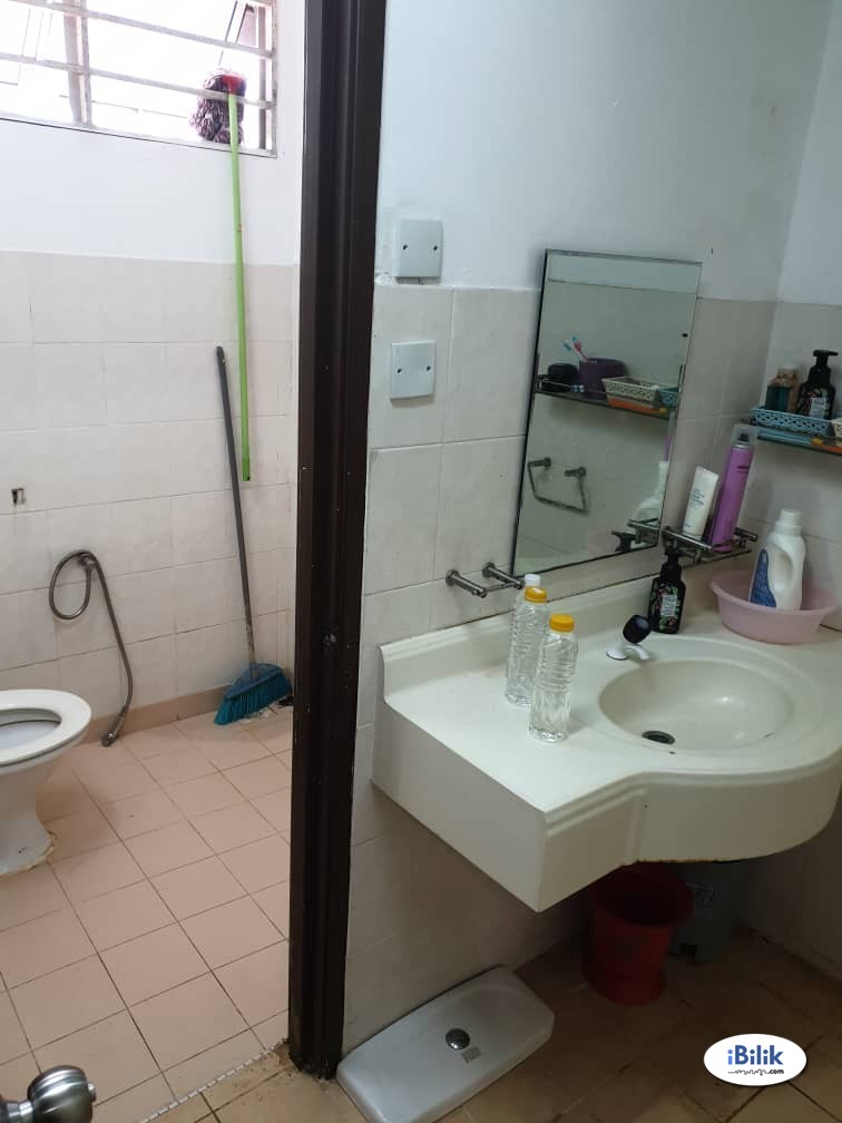 Middle Room at Kelana Jaya, Petaling Jaya - Image 4