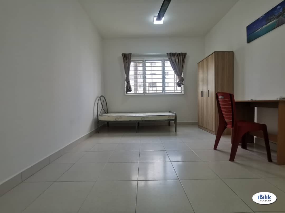 Aircond Master Room Setia Alam, Fully Furnished, Free Wifi, Weekly clean - Image 2