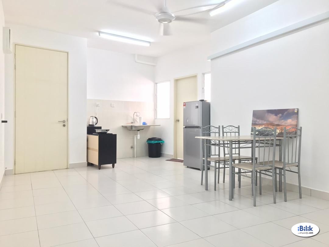 Aircond Master Room Setia Alam, Fully Furnished, Free Wifi, Weekly clean - Image 3