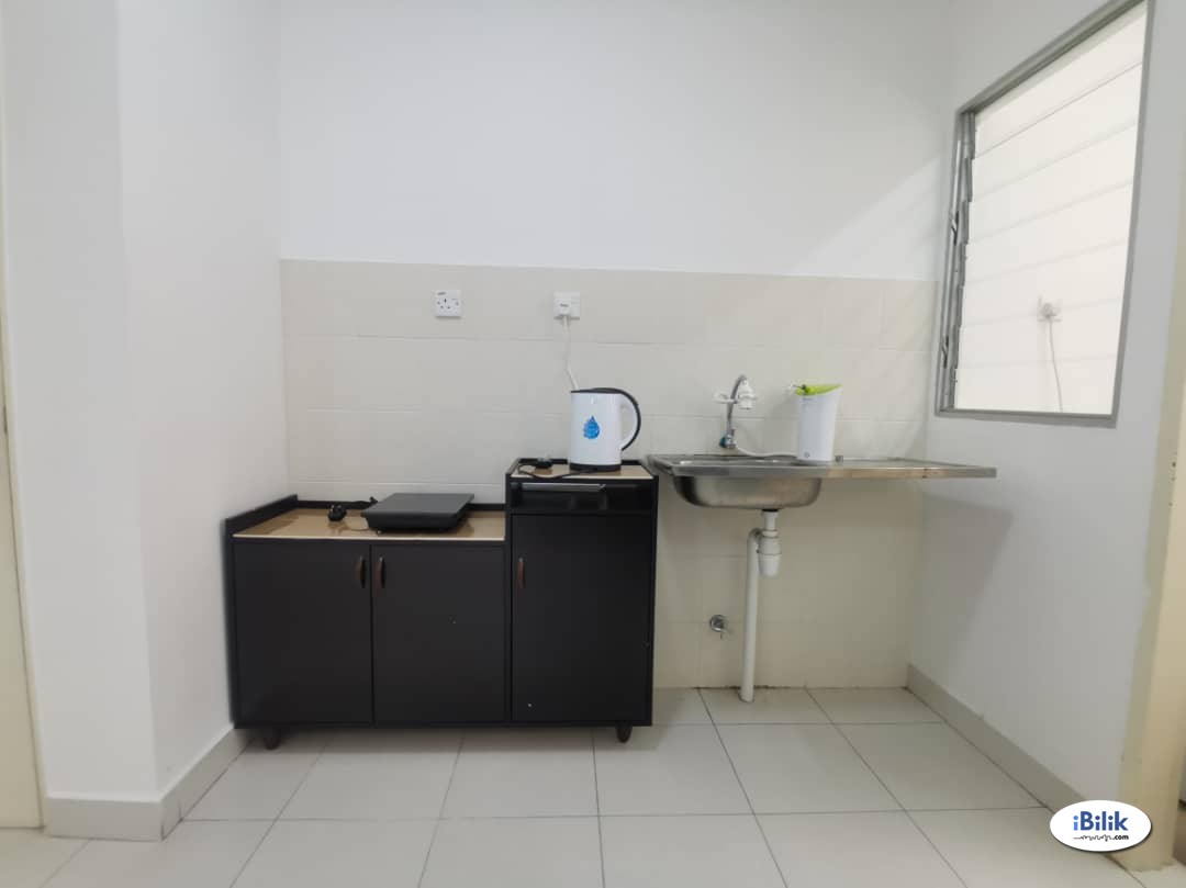 Aircond Master Room Setia Alam, Fully Furnished, Free Wifi, Weekly clean - Image 5