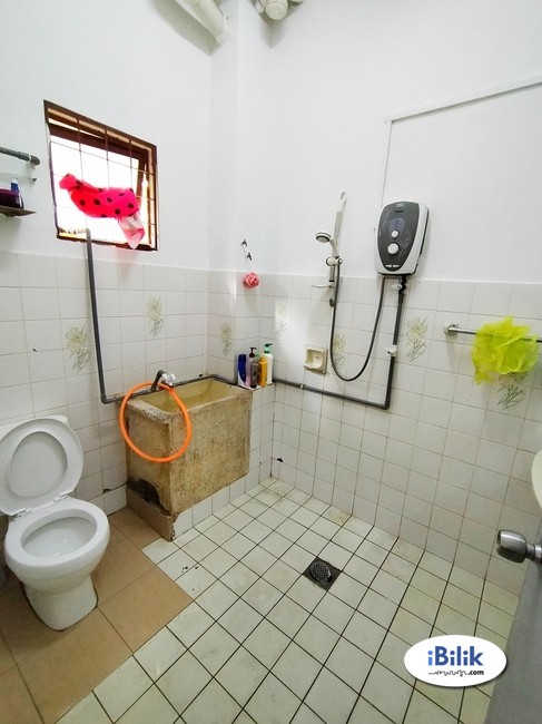 convenience Middle Room Zero Deposit Weekly Cleaning @ TTDI - Image 3