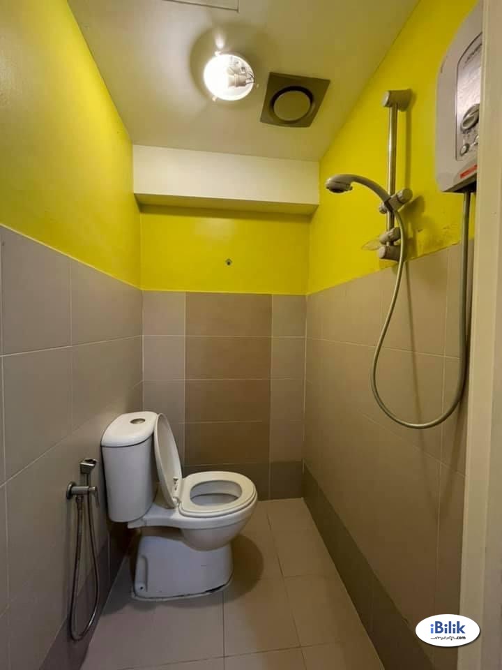 Middle Room at Bandar Sunway, Petaling Jaya - Image 4