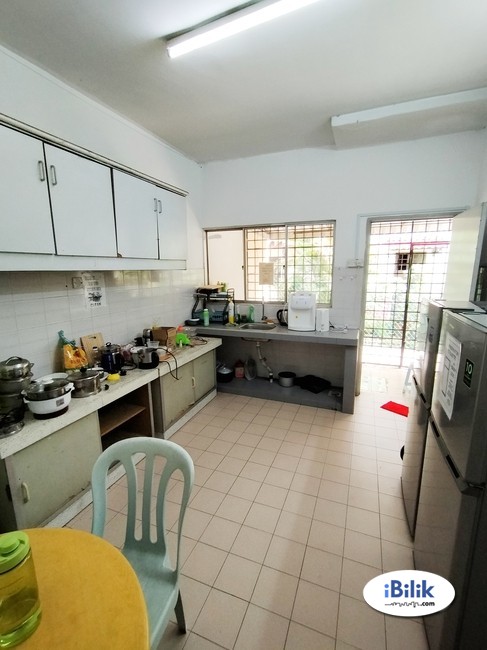 comfortable Middle Room Zero Deposit Weekly Cleaning @ BU3! - Image 2