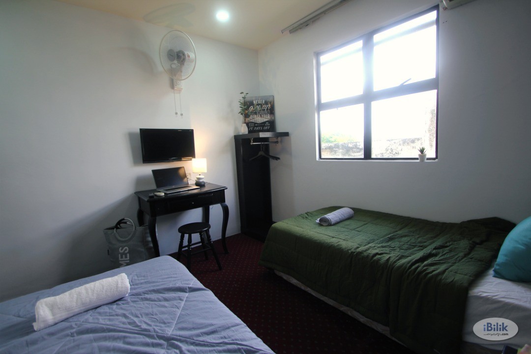 zero deposit , private bathroom, walking destine to LRT station Master Room at Puchong, Selangor, near ioi mall - Image 2