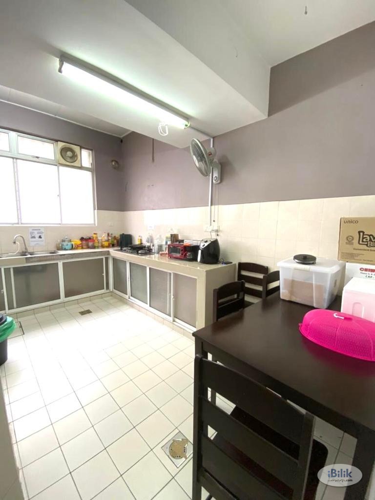 Middle Room at Seri Utama, Kota Damansara - Image 3