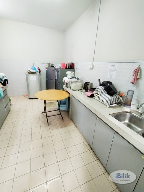 Middle Room Zero Deposit Weekly Cleaning @ BU3 - Image 2