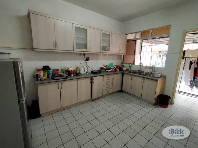 Best Offer Master Room Zero Deposit Weekly Cleaning @ BU4 - Image 2