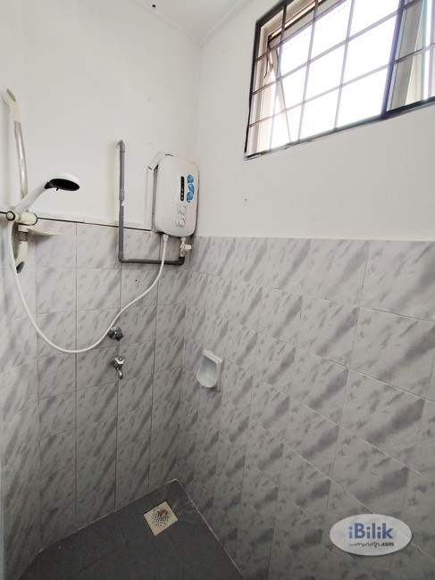 Best Offer Master Room Zero Deposit Weekly Cleaning @ BU4 - Image 3