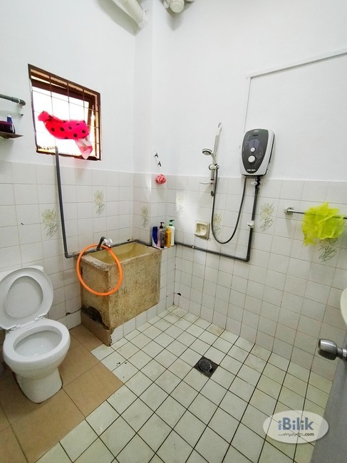 Middle Room Zero Deposit Weekly Cleaning @ TTDI - Image 3