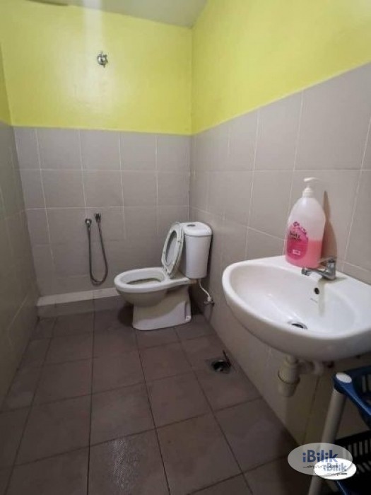 For Rent ONE Month Deposit!! Medium Room for rent Kota Damansara PJ - Image 3