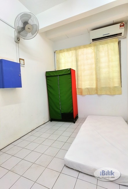 Cozy Middle Room Zero Deposit Weekly Cleaning @ SS20 - Image 1