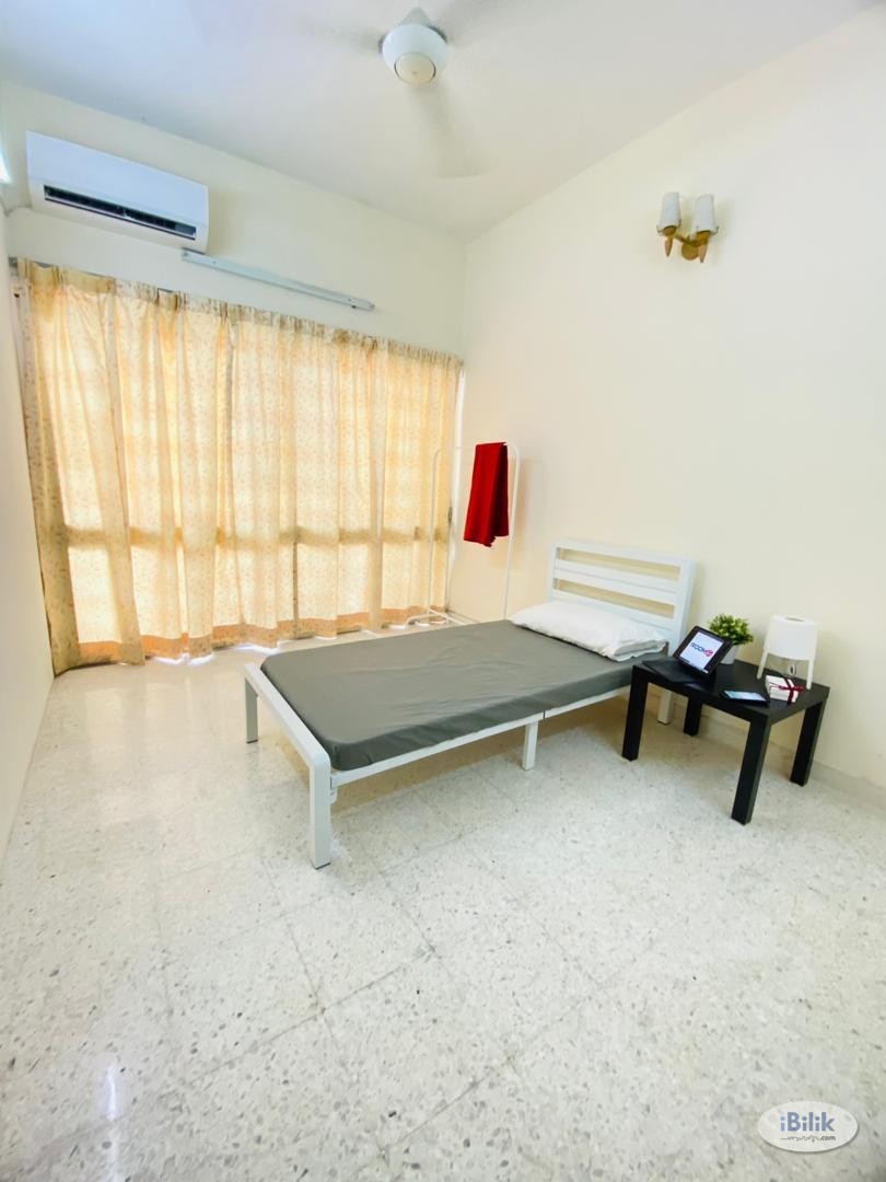 Low Deposit Near LRT Middle Room at Kelana Jaya, Petaling Jaya - Image 1