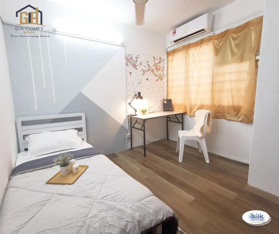 Middle Room at Damansara Jaya, Petaling Jaya - Image 1