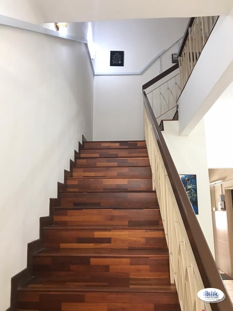 Middle Room at Damai Residences, Kota Kemuning - Image 2